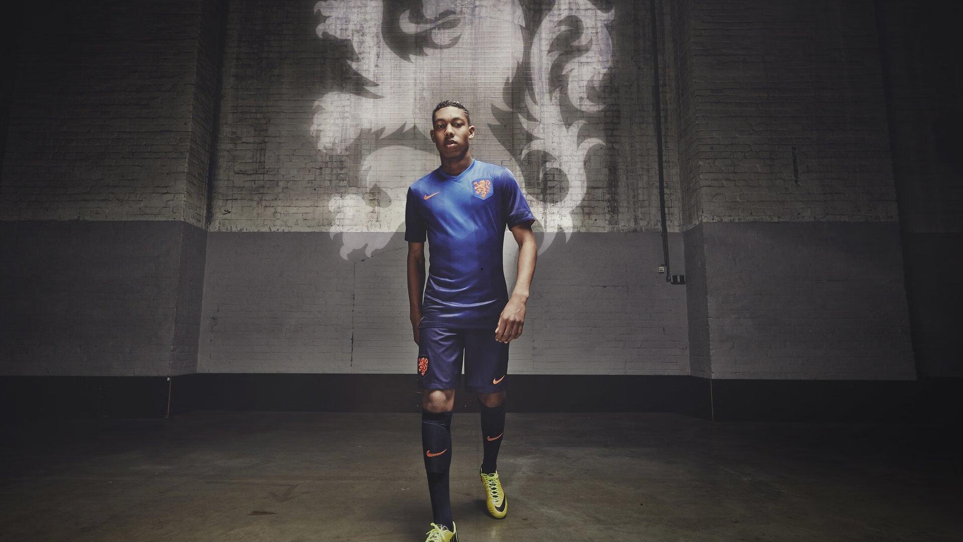 2月18日LPL焦点战，LokeN首发登场，直面旧主上演恩怨对决